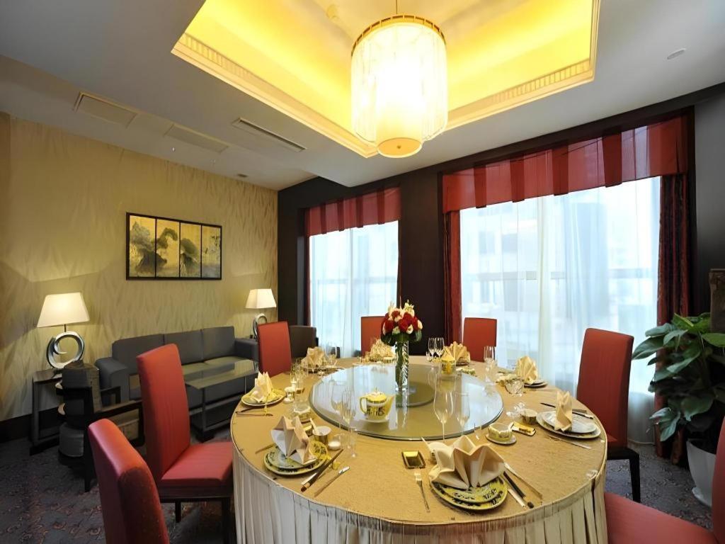 Grand Soluxe Zhongyou Hotel Шанхай Екстериор снимка