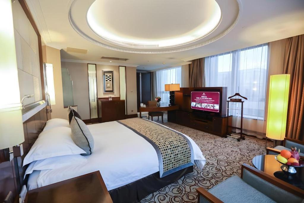 Grand Soluxe Zhongyou Hotel Шанхай Екстериор снимка