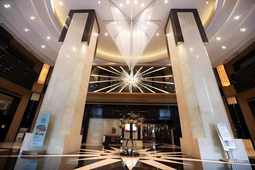 Grand Soluxe Zhongyou Hotel Шанхай Екстериор снимка