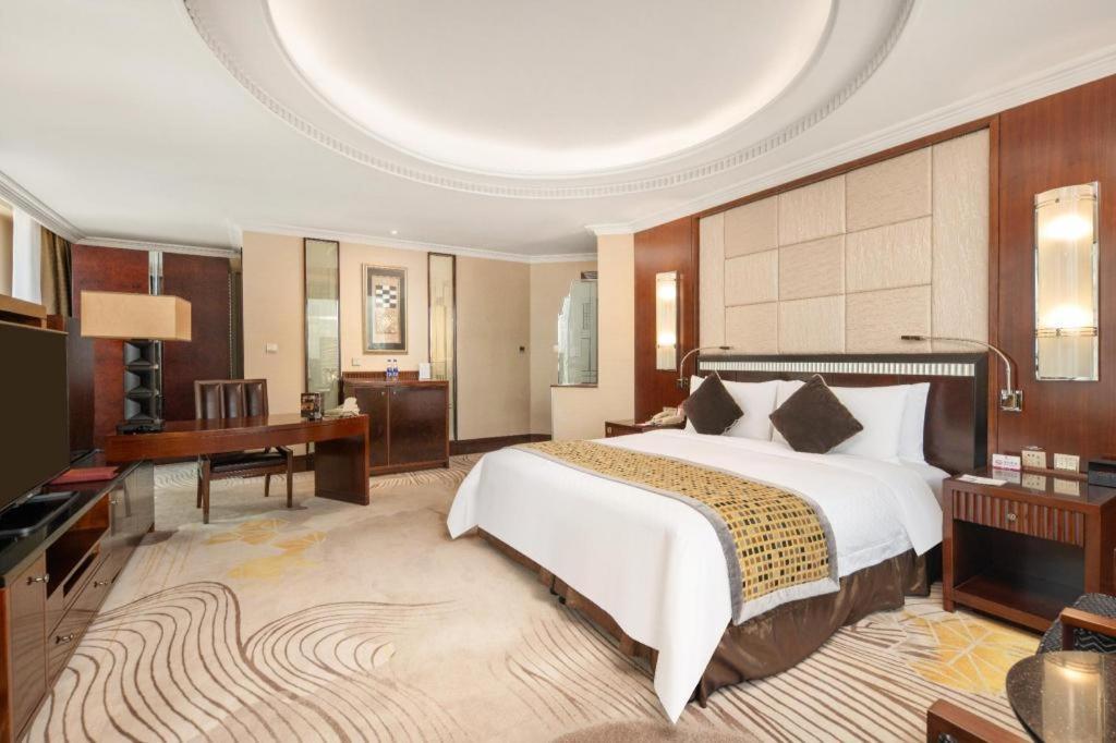 Grand Soluxe Zhongyou Hotel Шанхай Екстериор снимка