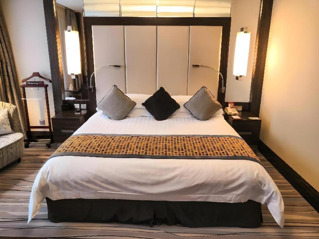 Grand Soluxe Zhongyou Hotel Шанхай Екстериор снимка