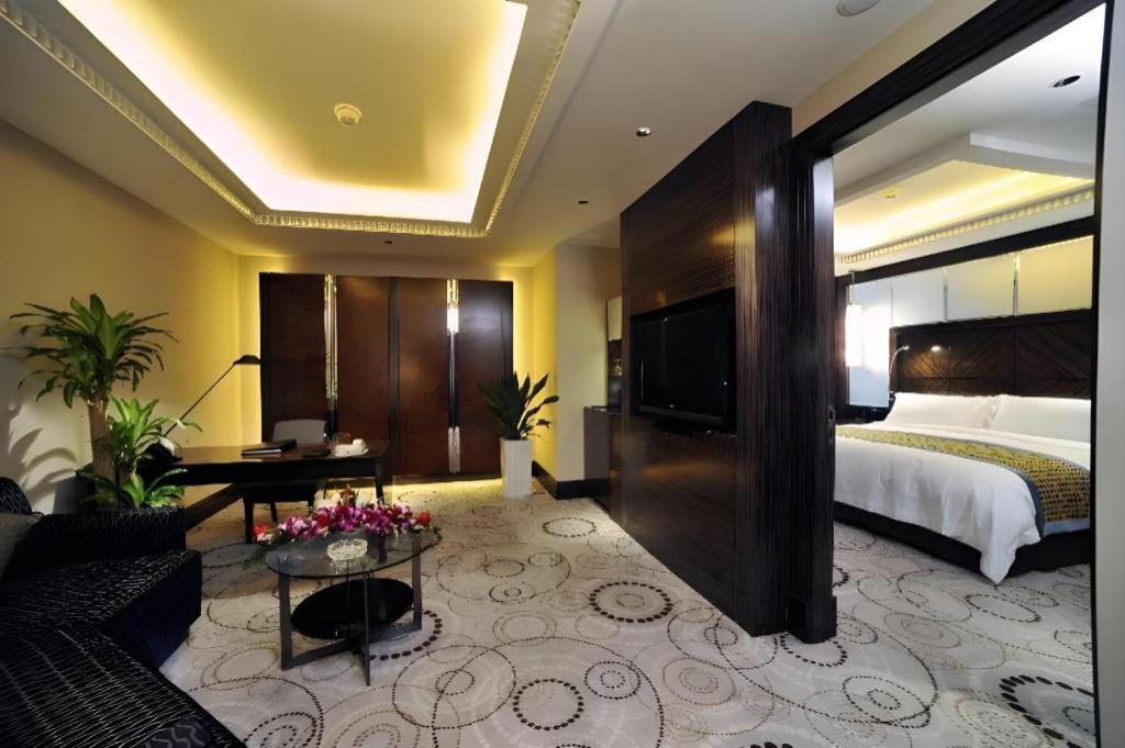 Grand Soluxe Zhongyou Hotel Шанхай Екстериор снимка