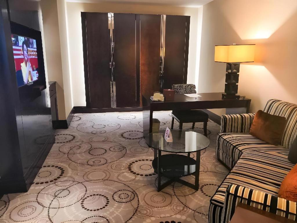 Grand Soluxe Zhongyou Hotel Шанхай Екстериор снимка