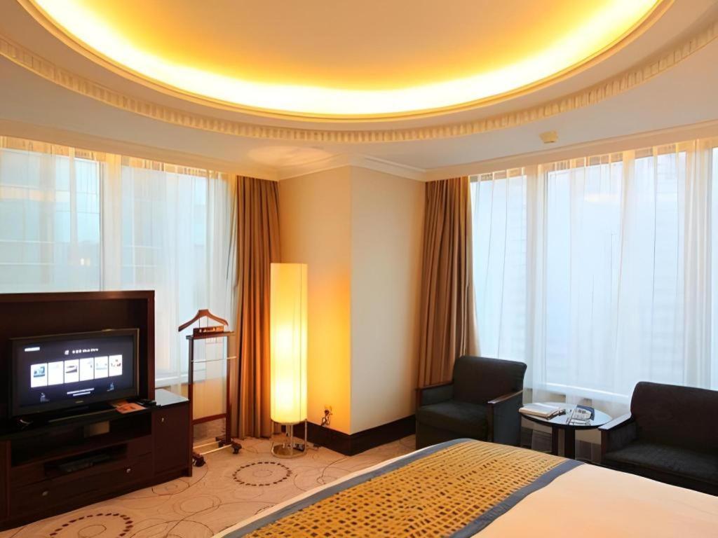 Grand Soluxe Zhongyou Hotel Шанхай Екстериор снимка