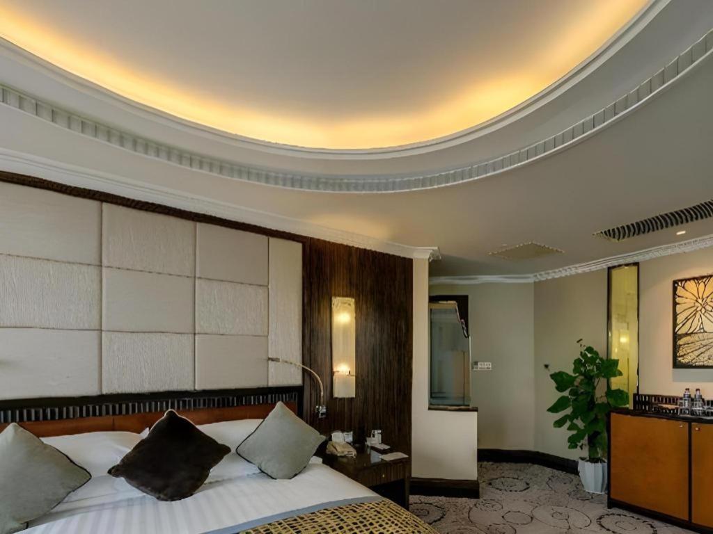 Grand Soluxe Zhongyou Hotel Шанхай Екстериор снимка