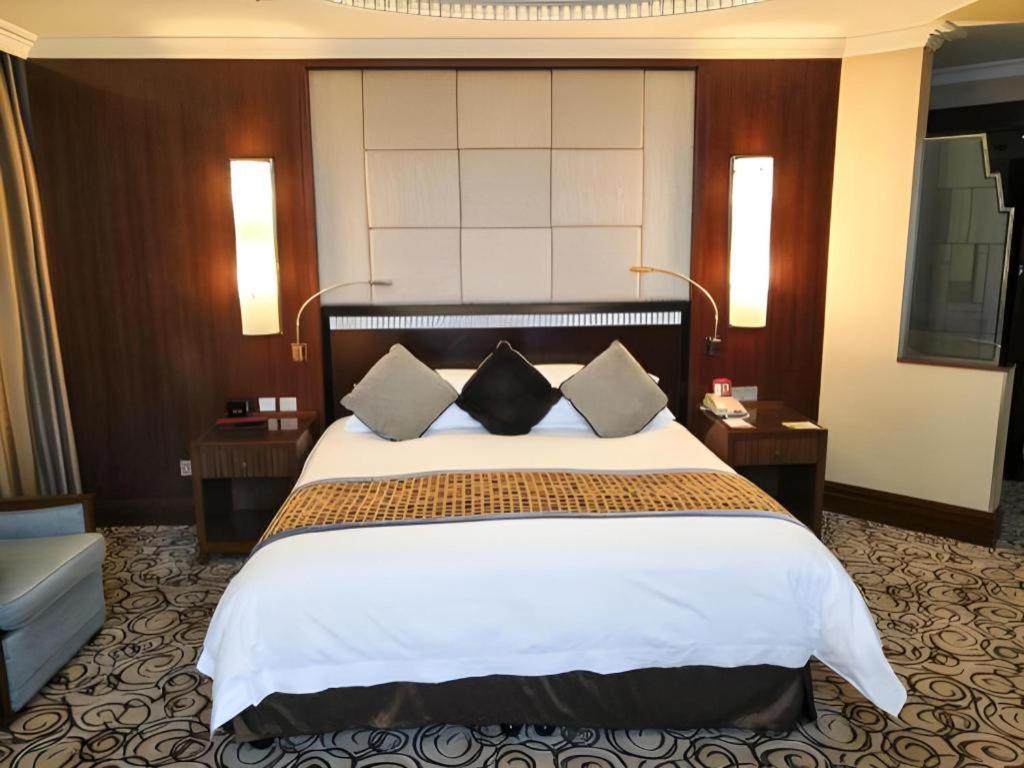 Grand Soluxe Zhongyou Hotel Шанхай Екстериор снимка