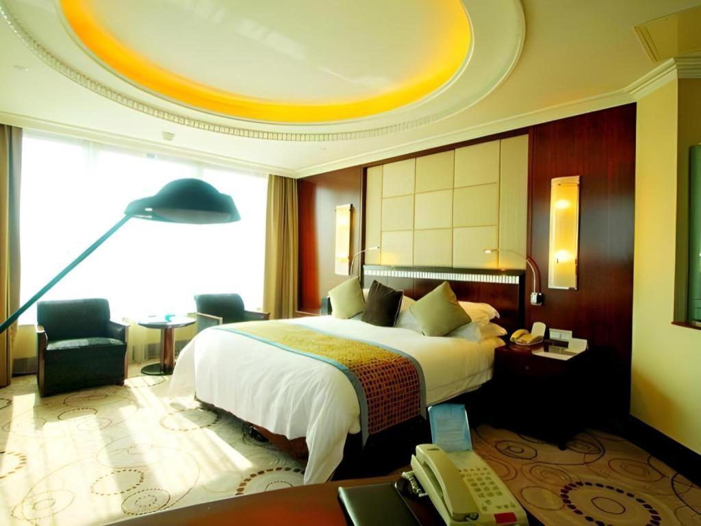 Grand Soluxe Zhongyou Hotel Шанхай Екстериор снимка