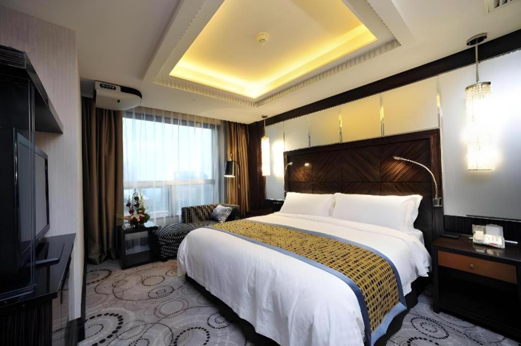 Grand Soluxe Zhongyou Hotel Шанхай Екстериор снимка