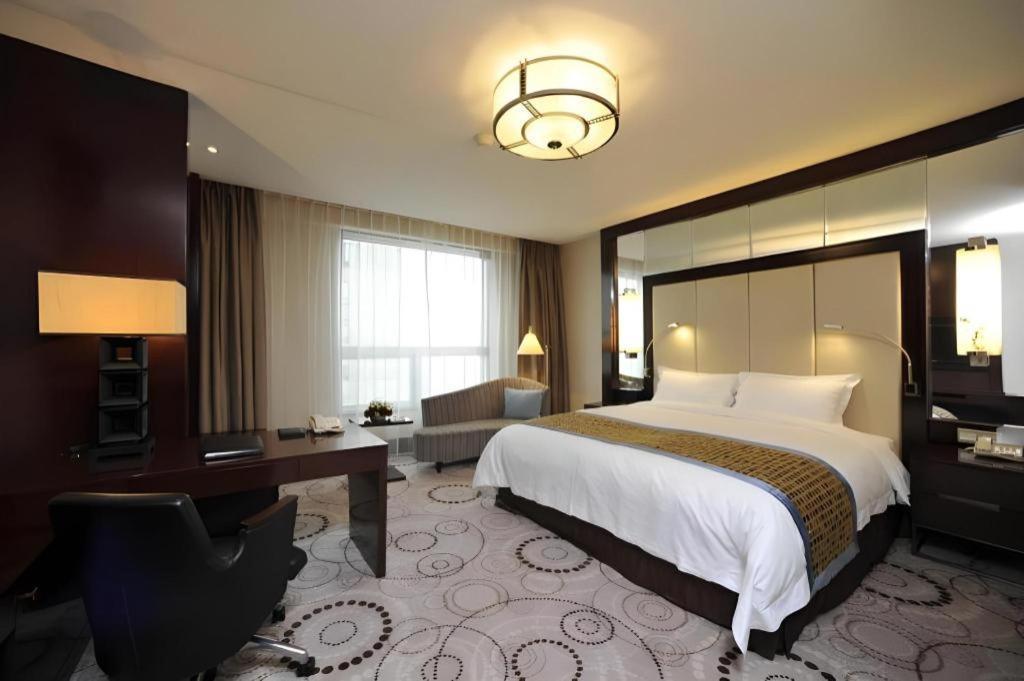 Grand Soluxe Zhongyou Hotel Шанхай Екстериор снимка
