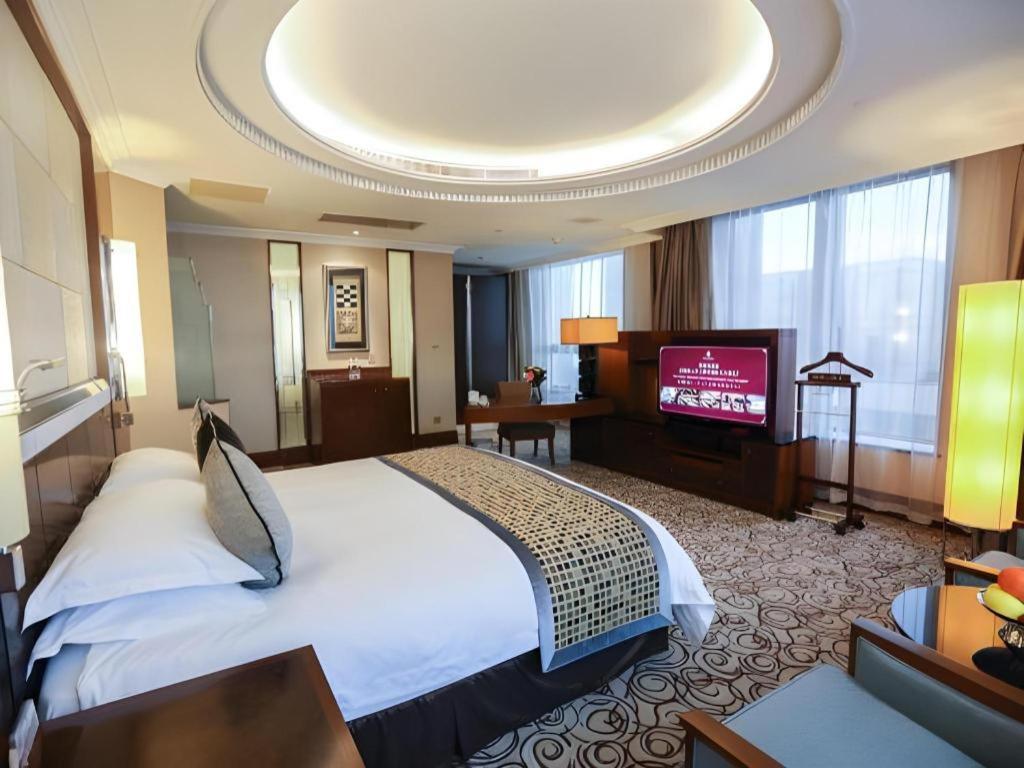 Grand Soluxe Zhongyou Hotel Шанхай Екстериор снимка