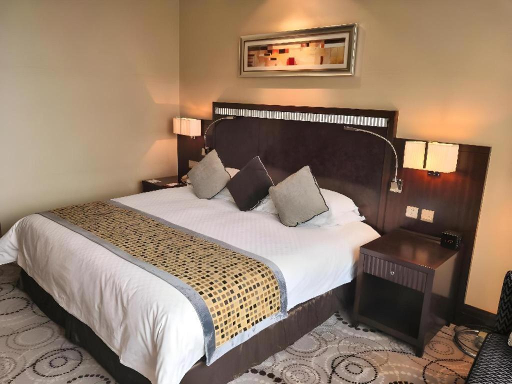 Grand Soluxe Zhongyou Hotel Шанхай Екстериор снимка