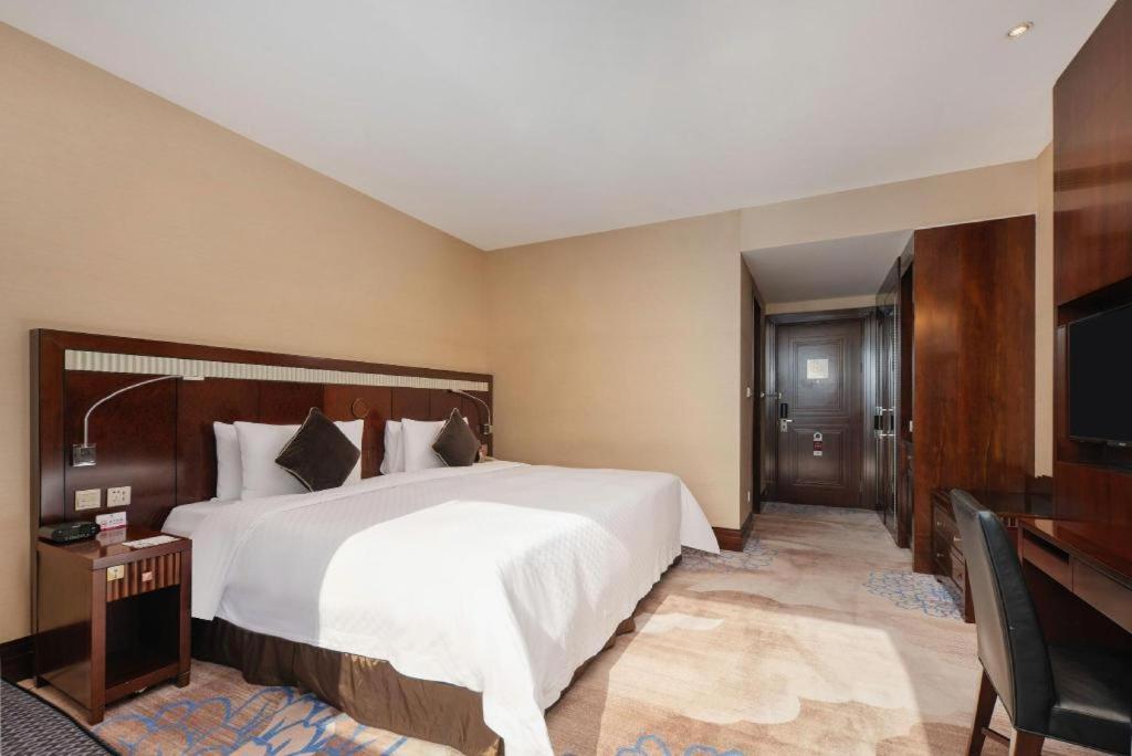Grand Soluxe Zhongyou Hotel Шанхай Екстериор снимка