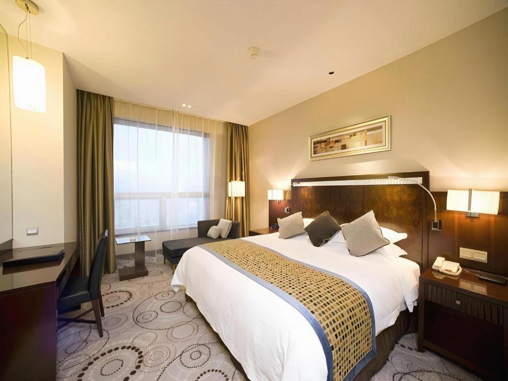 Grand Soluxe Zhongyou Hotel Шанхай Екстериор снимка