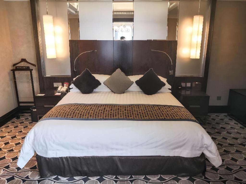 Grand Soluxe Zhongyou Hotel Шанхай Екстериор снимка