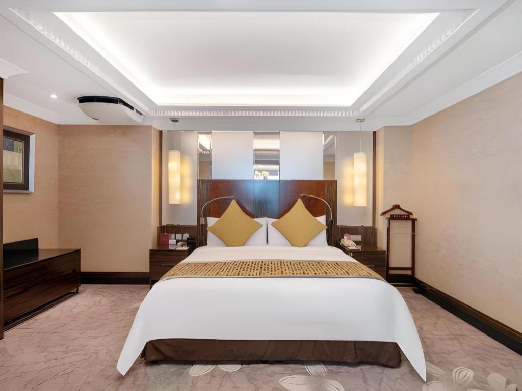 Grand Soluxe Zhongyou Hotel Шанхай Екстериор снимка