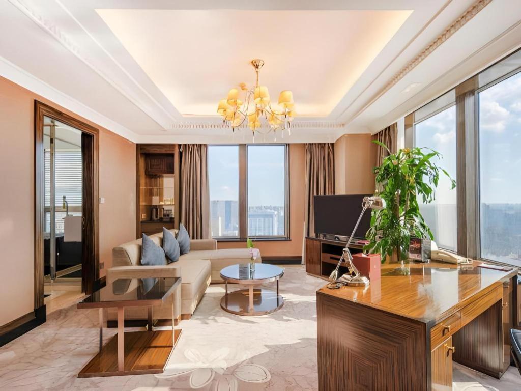 Grand Soluxe Zhongyou Hotel Шанхай Екстериор снимка