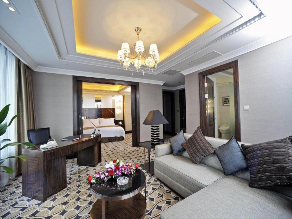 Grand Soluxe Zhongyou Hotel Шанхай Екстериор снимка