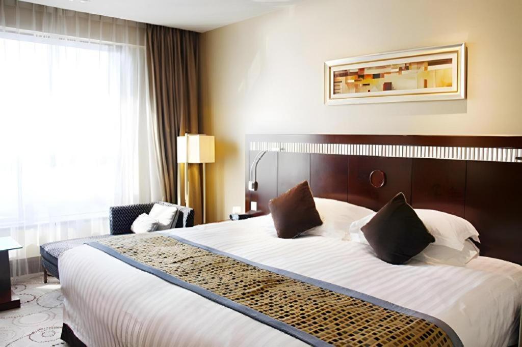 Grand Soluxe Zhongyou Hotel Шанхай Екстериор снимка