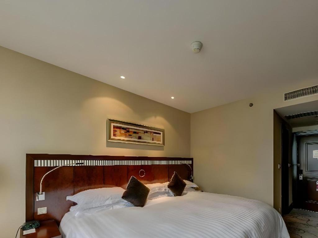 Grand Soluxe Zhongyou Hotel Шанхай Екстериор снимка