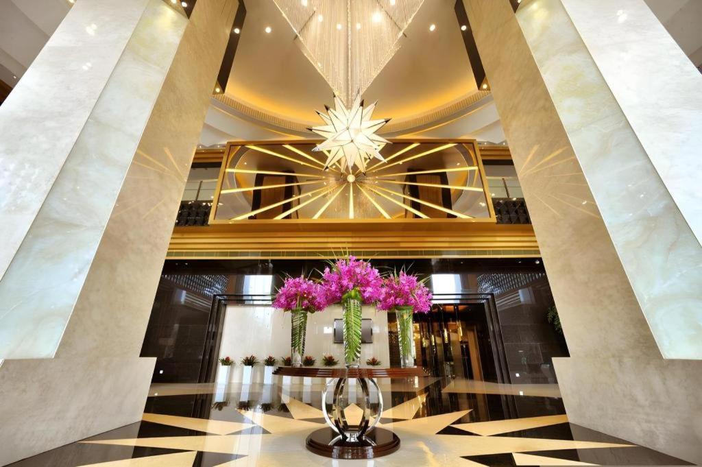 Grand Soluxe Zhongyou Hotel Шанхай Екстериор снимка